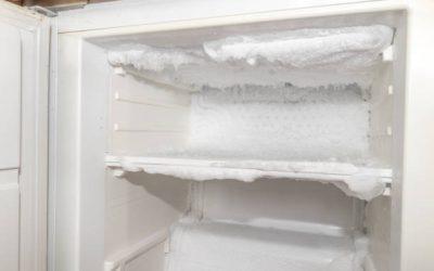 Givre au fond d’un frigo neuf : est-ce normal ?