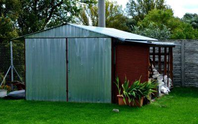 Comment customiser un abri de jardin en tôle ?